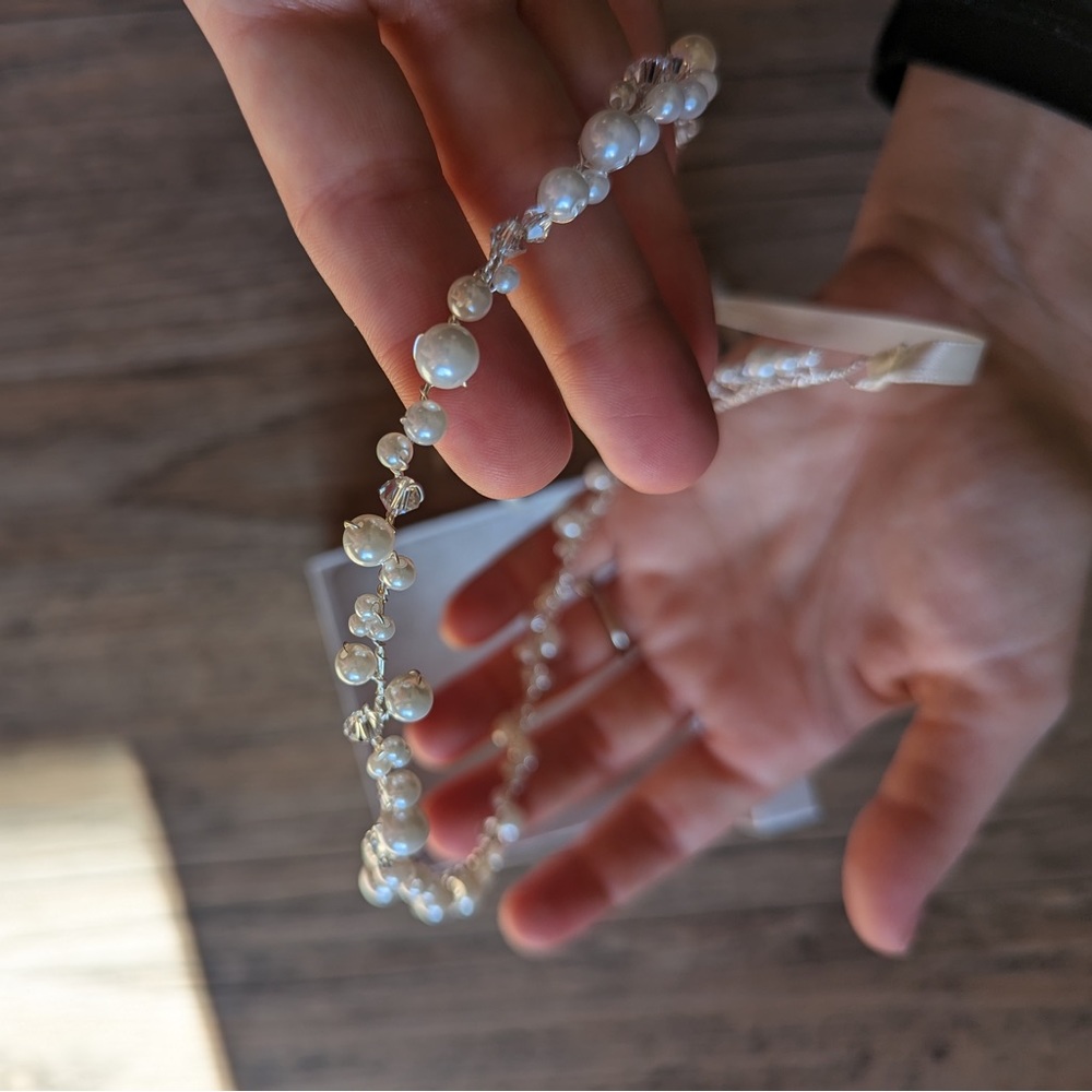 NIB faux pearl, silver-tone hairpiece